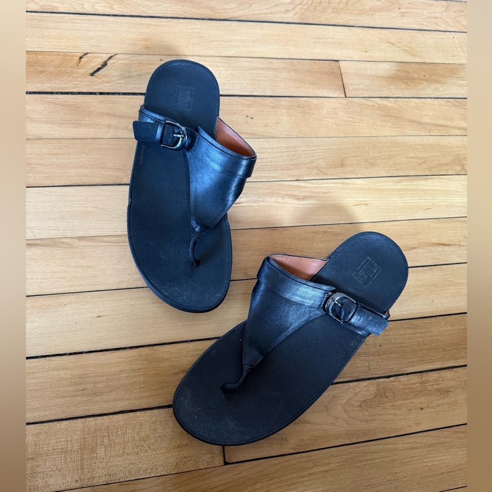 Fitflops the skinny buckle women’s thong flip flop sandals in black‎